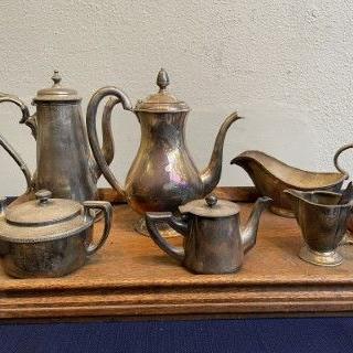 TG4576 diverse verzilverde kannen